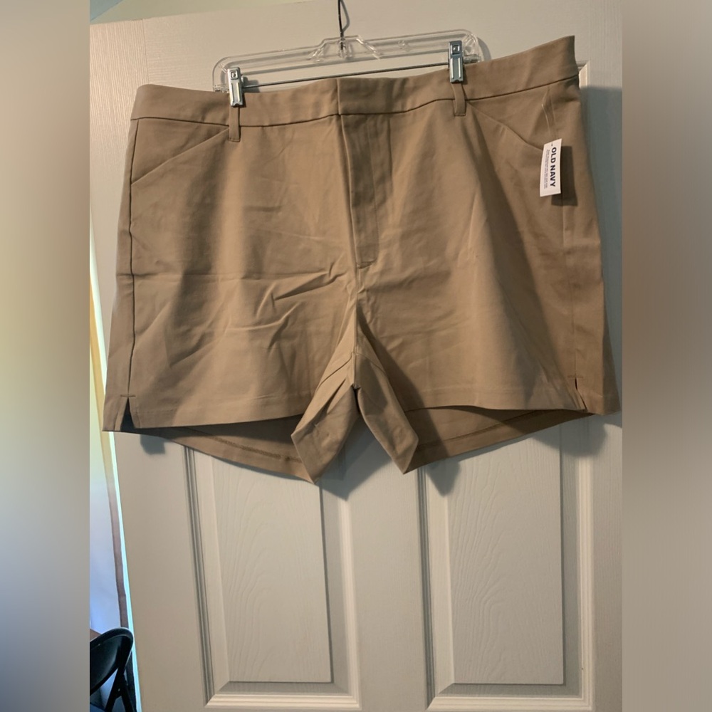 Old Navy 4X High-Waisted BeigeChino Shorts -- 3.5-inch inseam